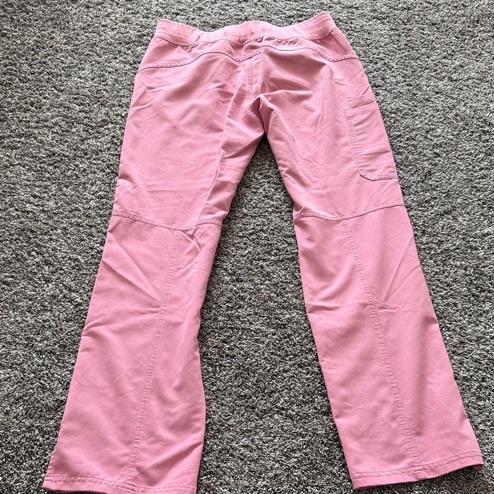 Figs chalk pink V-Neck Scrub Top size xsmall and bottoms size small straight fit - Picture 5 of 5